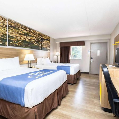 Days Inn By Wyndham Dayton Huber Heights Northeast מראה חיצוני תמונה