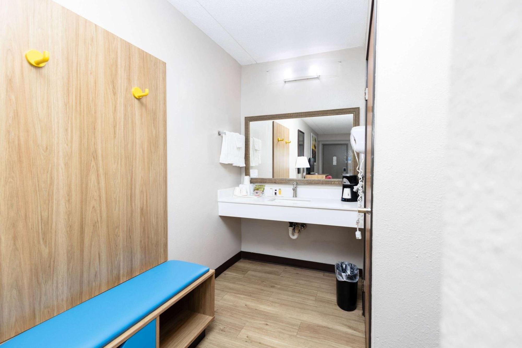 Days Inn By Wyndham Dayton Huber Heights Northeast מראה חיצוני תמונה