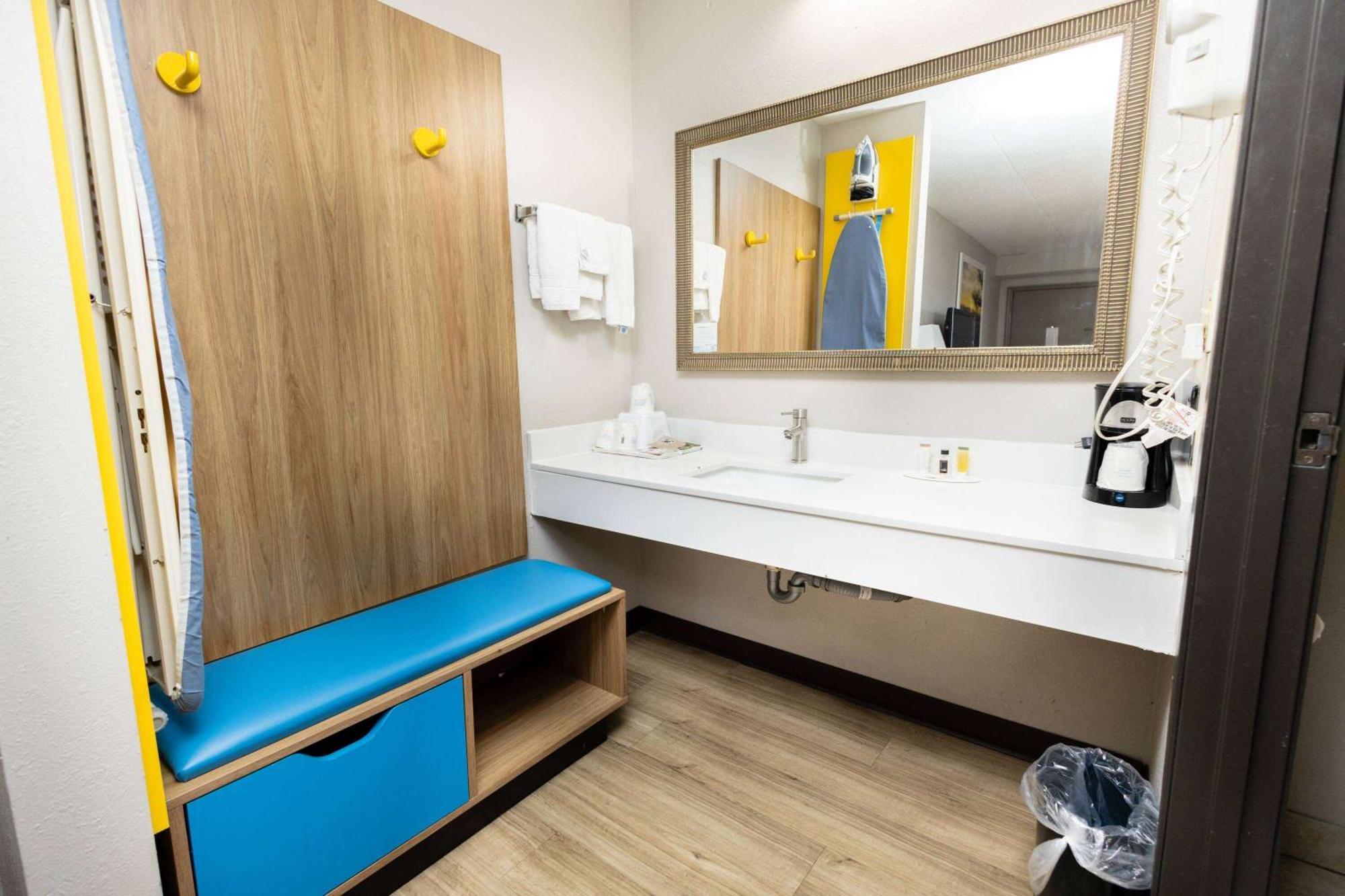 Days Inn By Wyndham Dayton Huber Heights Northeast מראה חיצוני תמונה