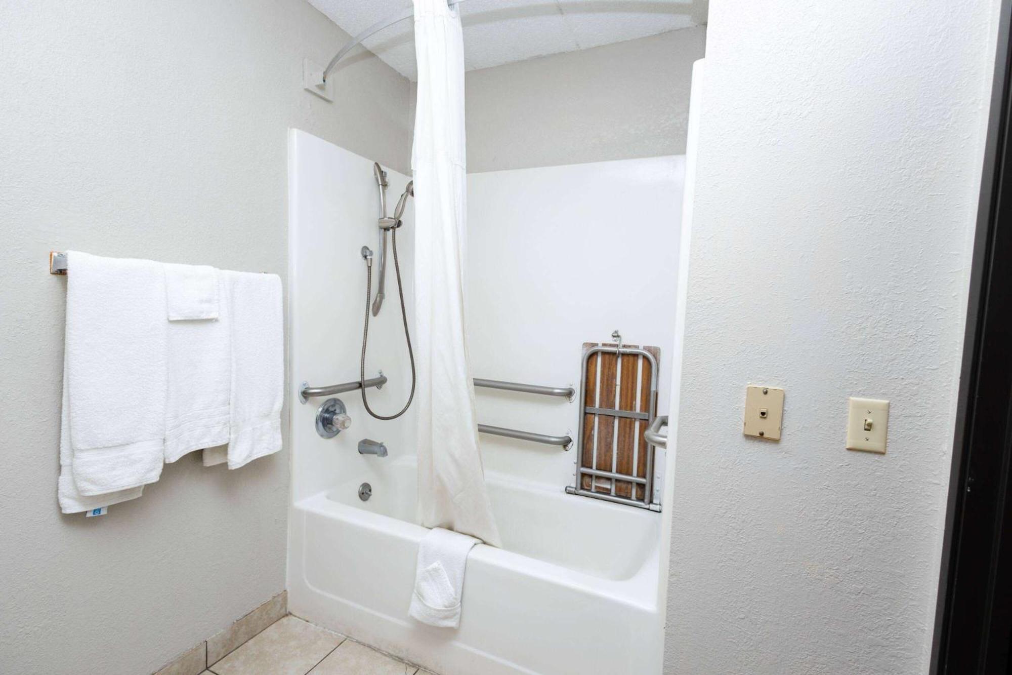 Days Inn By Wyndham Dayton Huber Heights Northeast מראה חיצוני תמונה
