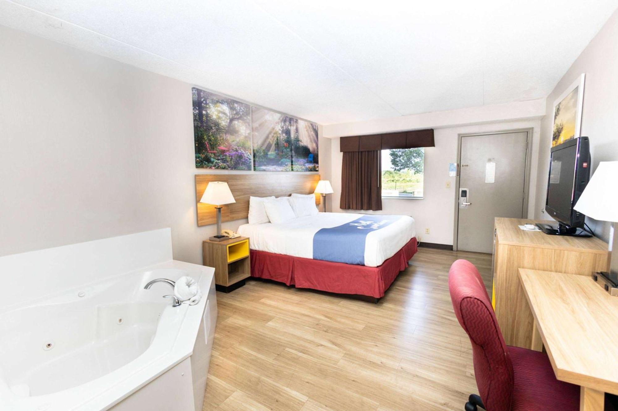 Days Inn By Wyndham Dayton Huber Heights Northeast מראה חיצוני תמונה