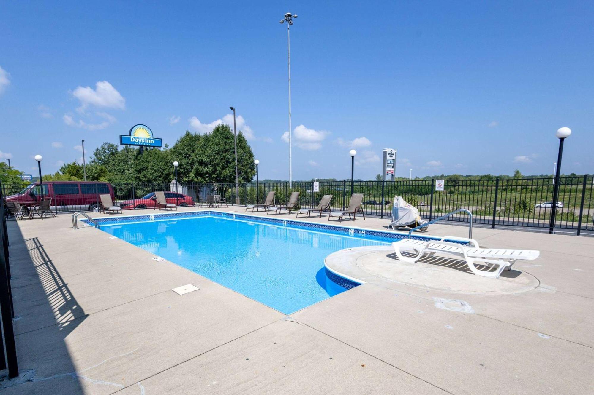 Days Inn By Wyndham Dayton Huber Heights Northeast מראה חיצוני תמונה