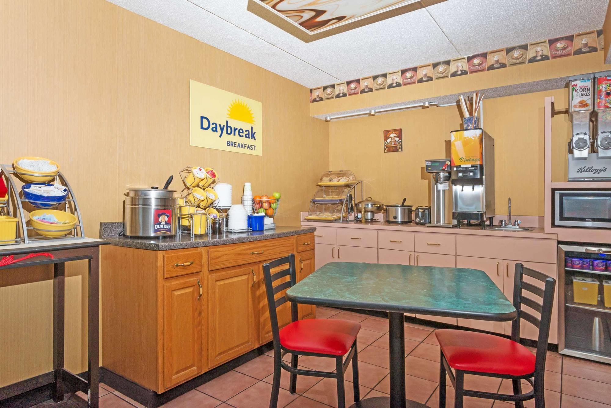 Days Inn By Wyndham Dayton Huber Heights Northeast מראה חיצוני תמונה